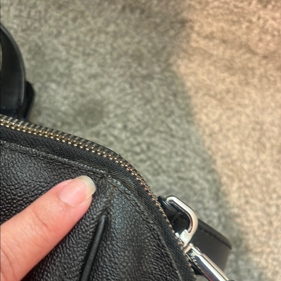 MICHAEL KORS Black Hand Bag - Picture 2 of 16